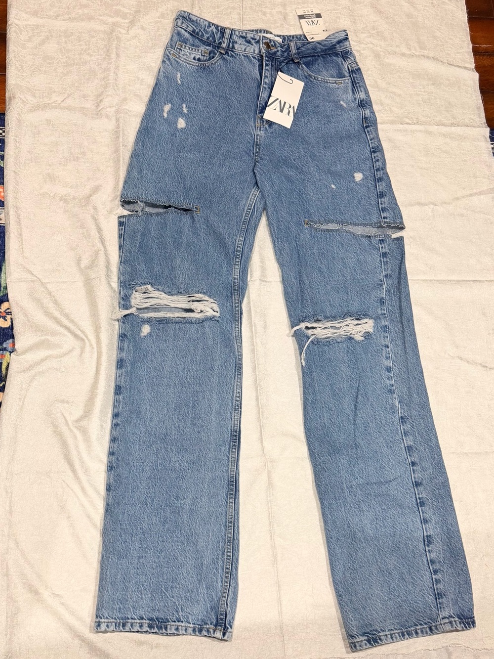 Zara Mid Rise Straight Leg Distressed Jeans Light Wash NWT Size 4 Trendy Denim